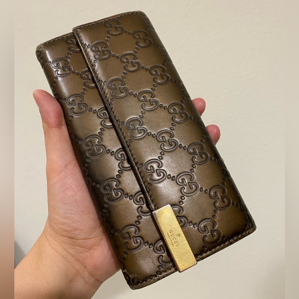 LOW START 🔥 Gucci Embossed Leather Wallet with Gold Chain